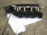 Injectors, fuel rail and inlet manifold fitted to the plenum chamber - Click for larger image